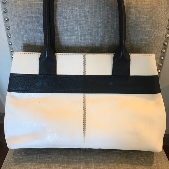 EUC Kate Spade White and midnight blue bow purse - Picture 3 of 8